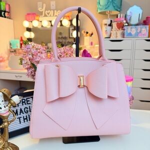 NWT Crossi New York Candy Pink Bow Handbag 🩷